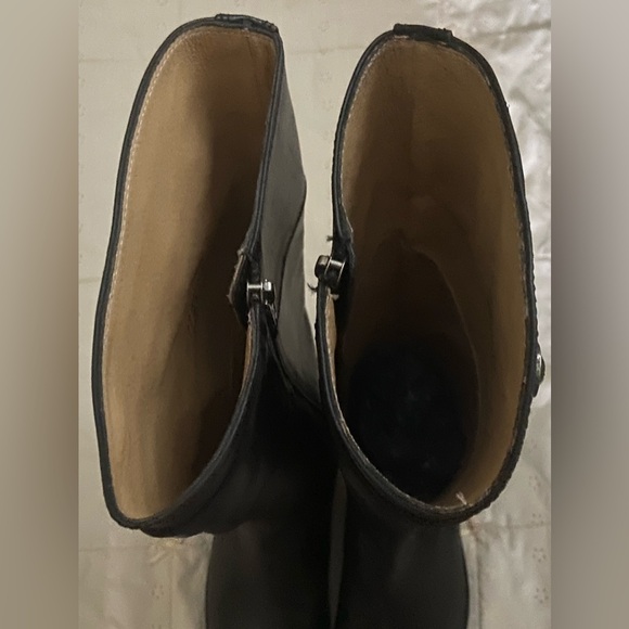 Frye Molly black leather side zip riding boot. One inch heel. - Picture 6 of 15